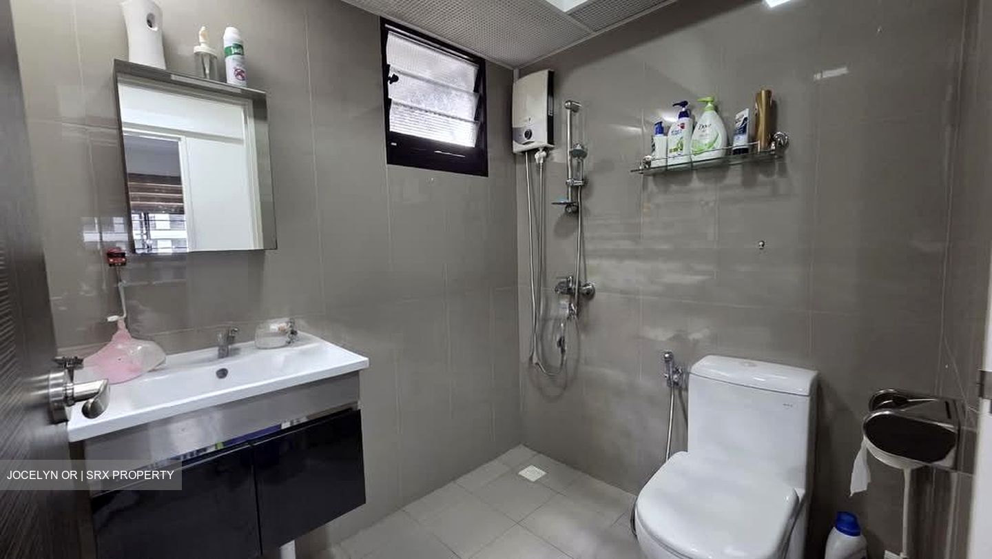 Tampines Street 61 (Tampines), Multi Generation #558618241
